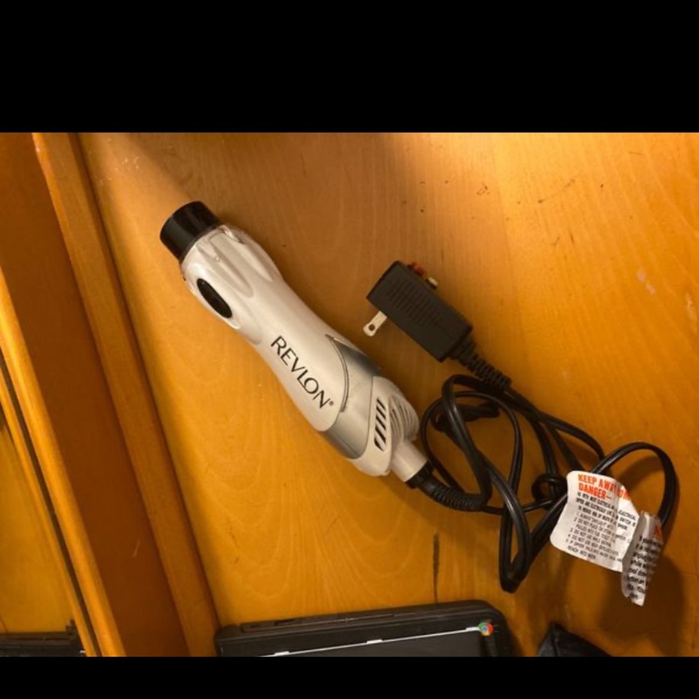 REVLON BLOW DRYER